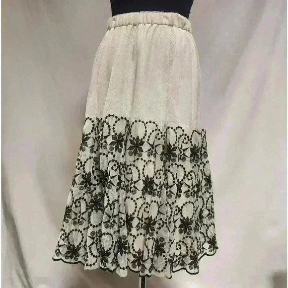 Style & Co M Embroidered Lace Over‎ Cream Skirt Elastic Waist Scalloped Hem Xmas - Picture 1 of 7